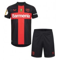 Maglie da calcio Bayer Leverkusen Jeremie Frimpong #30 Prima Maglia Bambino 2023-24 Manica Corta (+ Pantaloni corti)